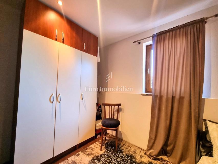 POREČ! Očarljiva kamnita hiša z dvema apartmajema