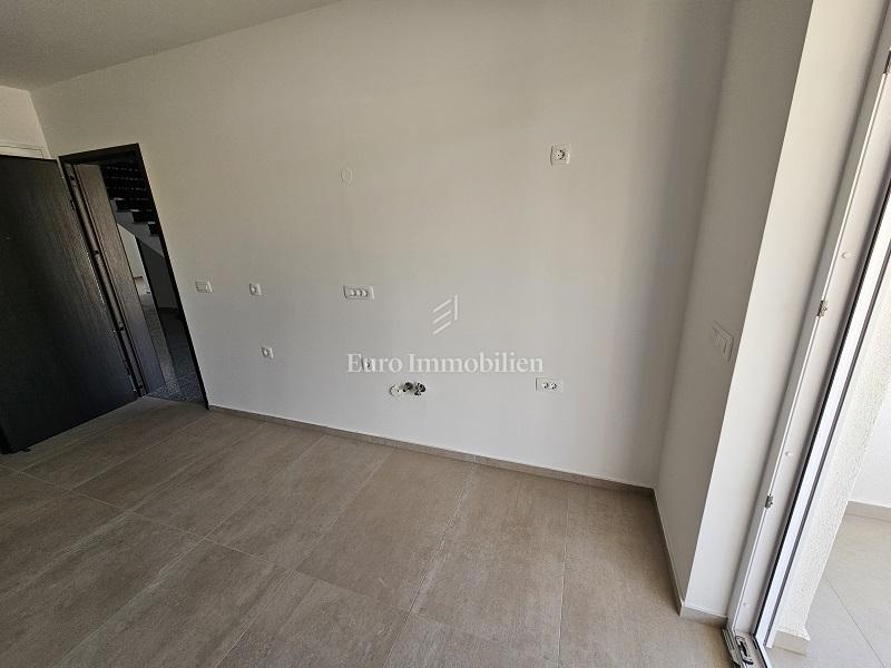 Novalja - apartma s teraso in vrtom