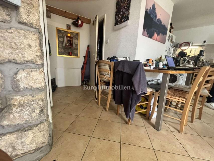 Bribir - dvojček kamnita hiša v dveh etažah