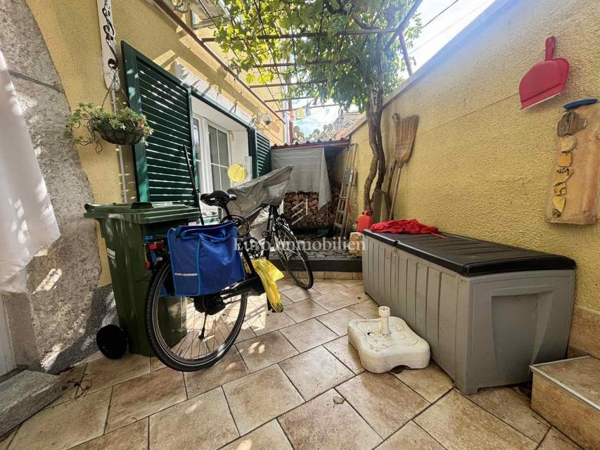 Bribir - dvojček kamnita hiša v dveh etažah