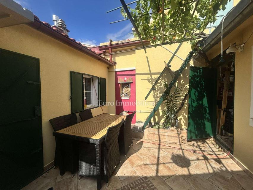 Bribir - dvojček kamnita hiša v dveh etažah