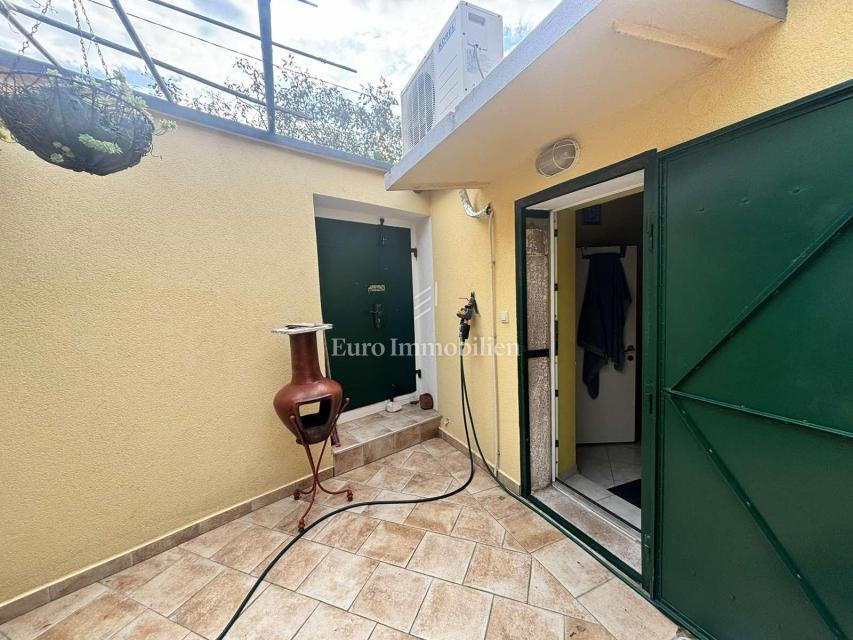 Bribir - dvojček kamnita hiša v dveh etažah