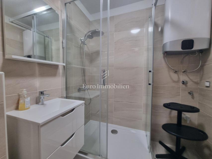 Crikvenica - stanovanje v novi stavbi s 100m2 vrta
