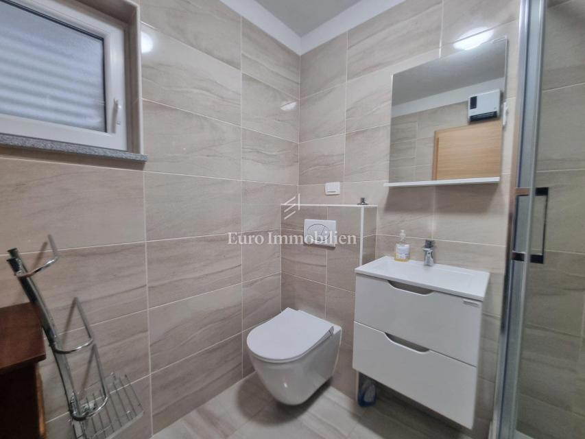 Crikvenica - stanovanje v novi stavbi s 100m2 vrta