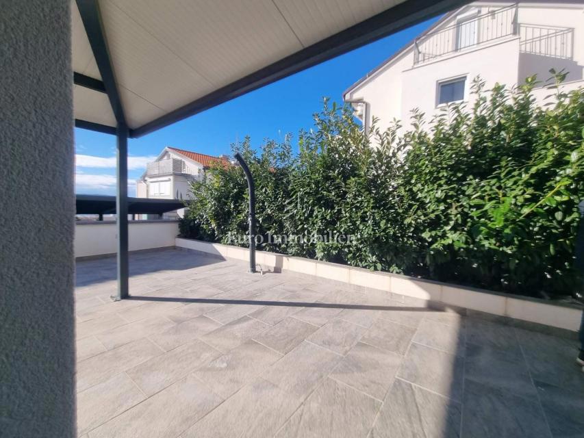 Crikvenica - stanovanje v novi stavbi s 100m2 vrta