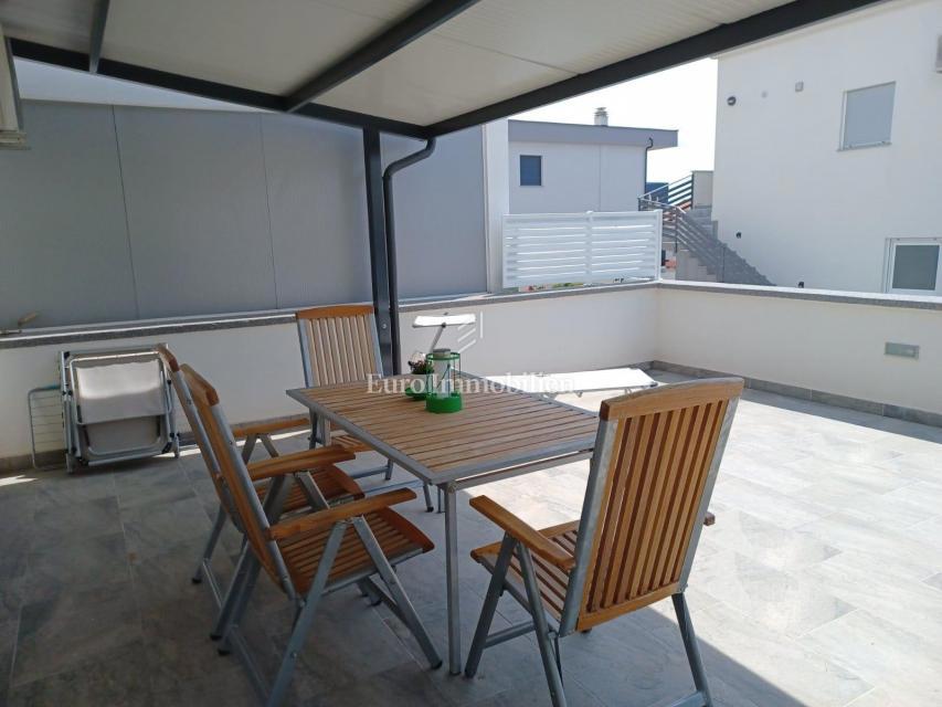 Crikvenica - stanovanje v novi stavbi s 100m2 vrta