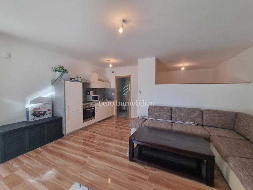Crikvenica - stanovanje v novi stavbi s 100m2 vrta
