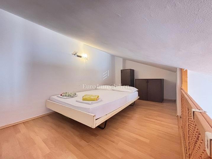 Apartma z razgledom v Novalji