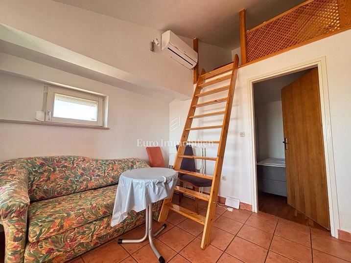 Apartma z razgledom v Novalji