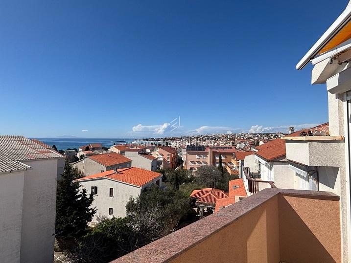 Apartma z razgledom v Novalji