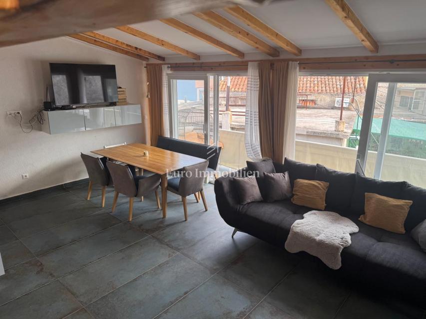 Tisno - apartma, prva vrsta do morja