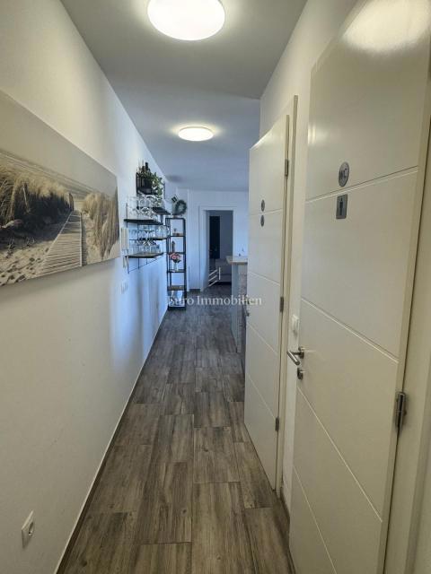 Tisno - apartma, prva vrsta do morja