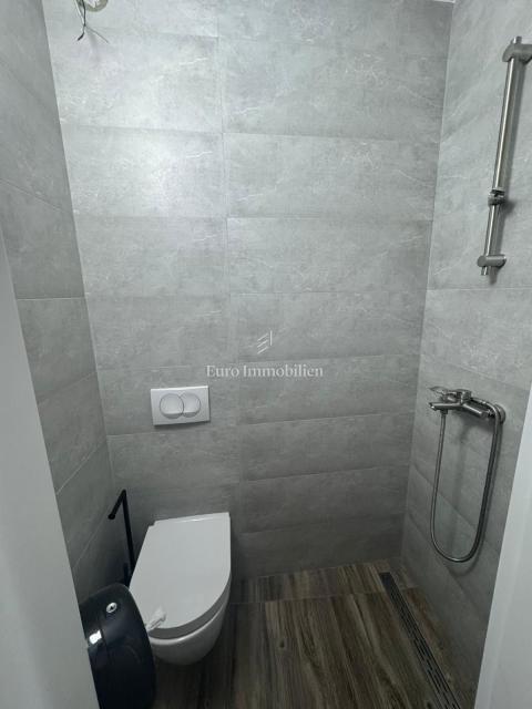 Tisno - apartma, prva vrsta do morja