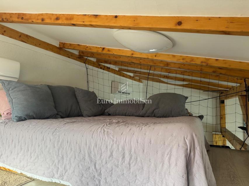 Tisno - apartma, prva vrsta do morja