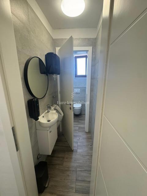 Tisno - apartma, prva vrsta do morja