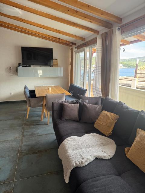 Tisno - apartma, prva vrsta do morja