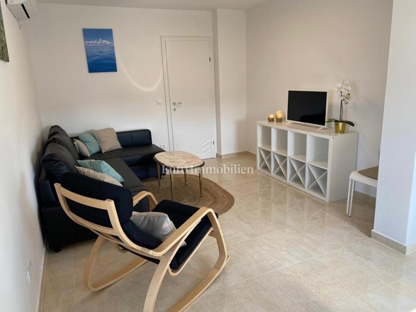 Tisno - Apartma z vrtom in pogledom na morje