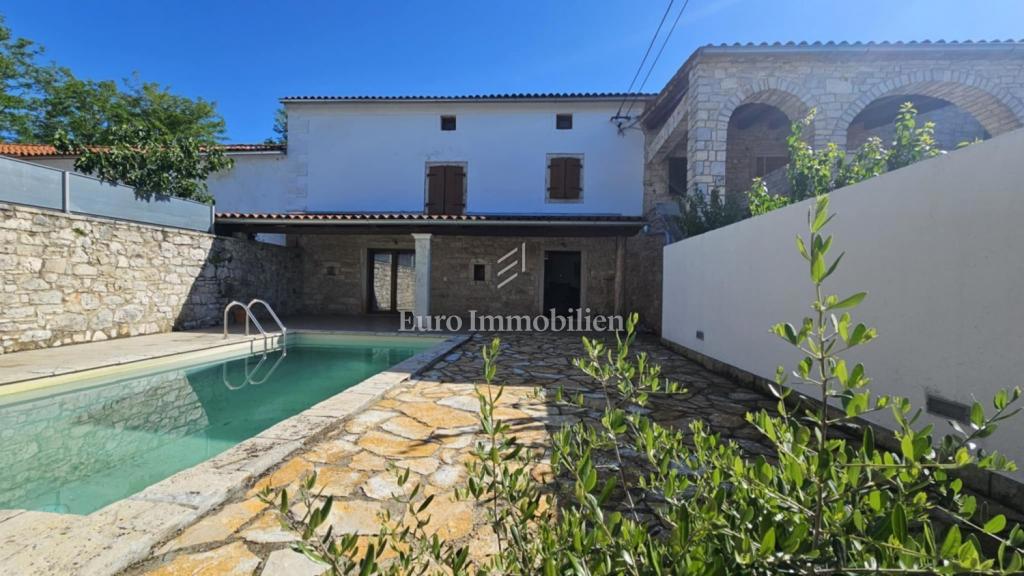 Poreč - kamnita hiša z bazenom