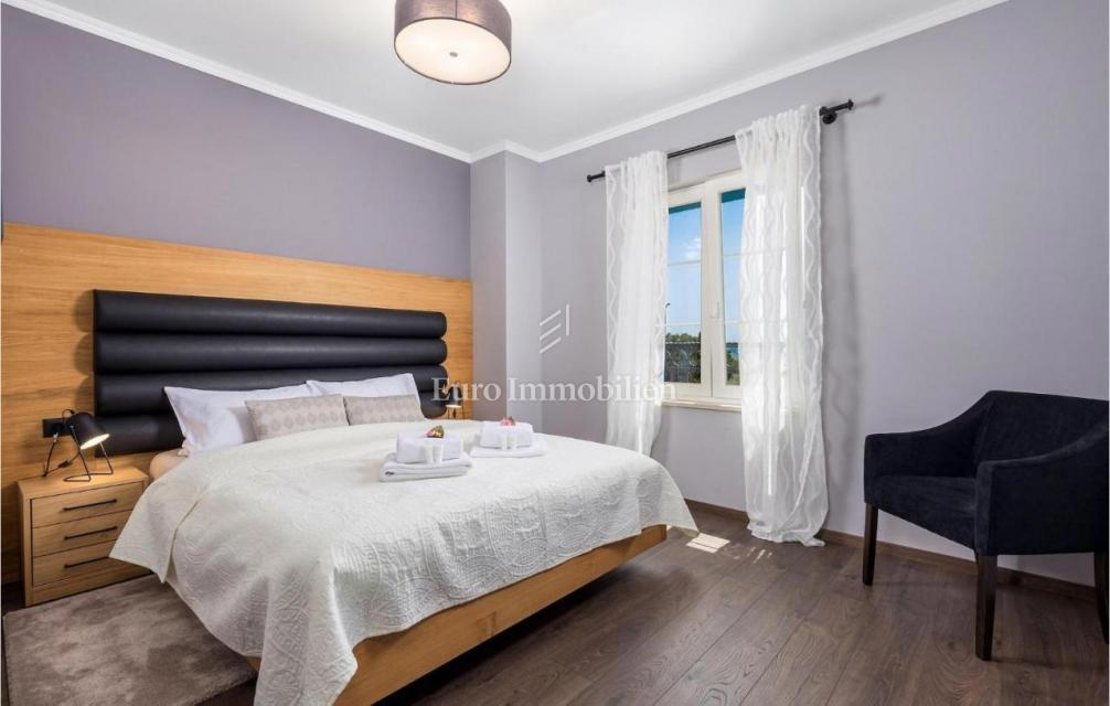 Otok Krk - prostorna vila z bazenom na mirni lokaciji