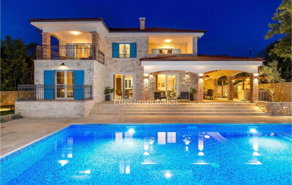 Otok Krk - prostorna vila z bazenom na mirni lokaciji