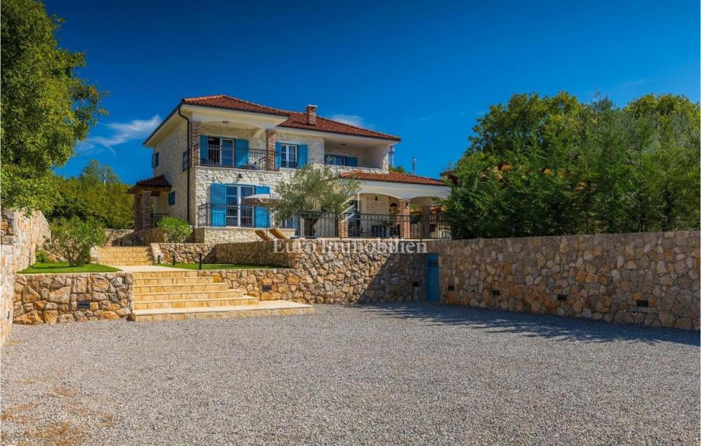 Otok Krk - prostorna vila z bazenom na mirni lokaciji