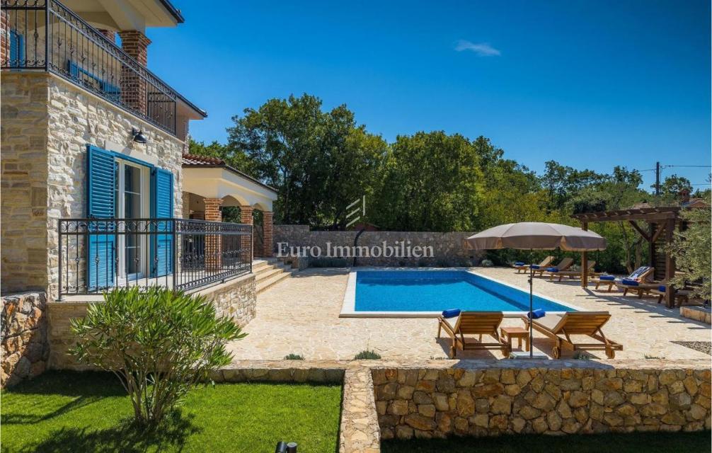 Otok Krk - prostorna vila z bazenom na mirni lokaciji