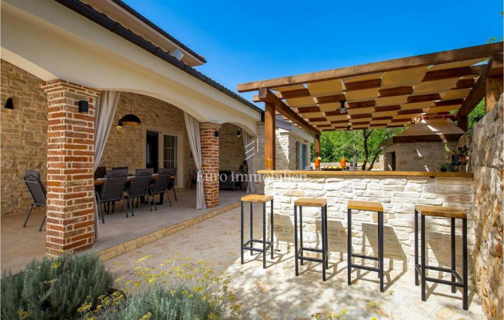 Otok Krk - prostorna vila z bazenom na mirni lokaciji