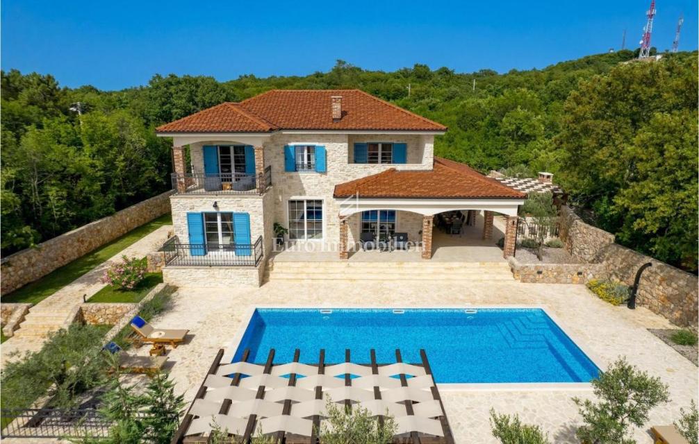 Otok Krk - prostorna vila z bazenom na mirni lokaciji