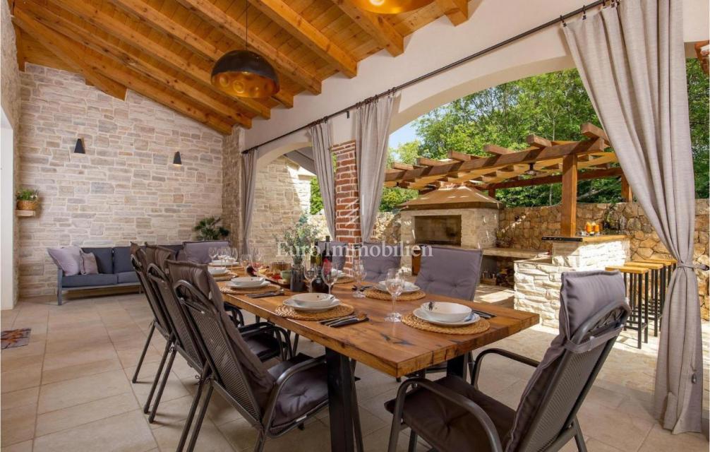 Otok Krk - prostorna vila z bazenom na mirni lokaciji