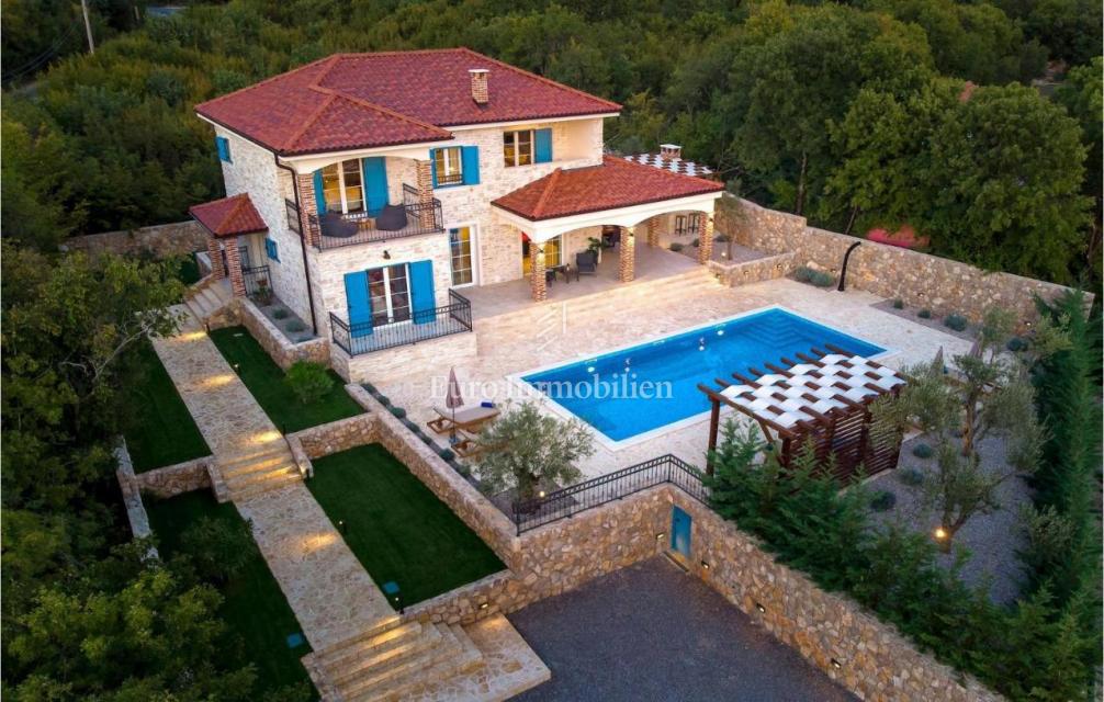Otok Krk - prostorna vila z bazenom na mirni lokaciji