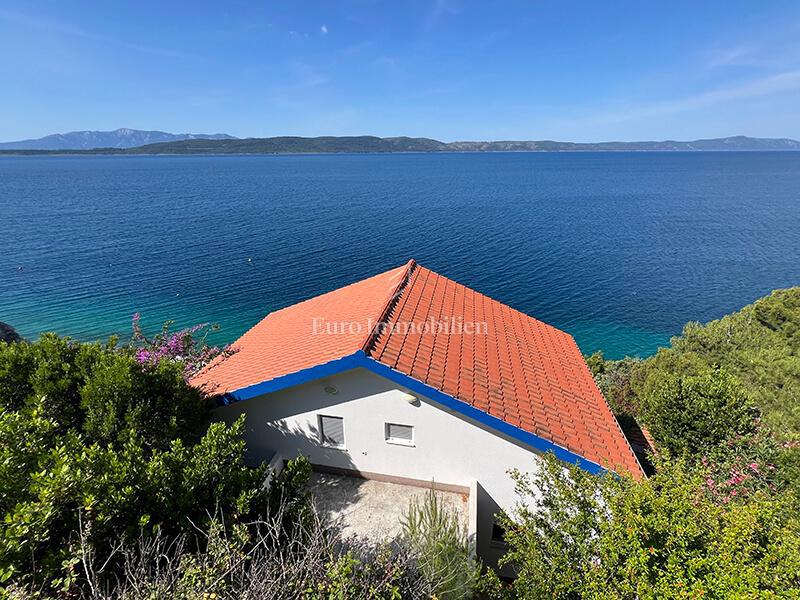 Živogošće - hiša prva vrsta do morja