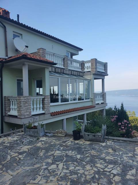Labin - hiša s pogledom na morje in bazenom