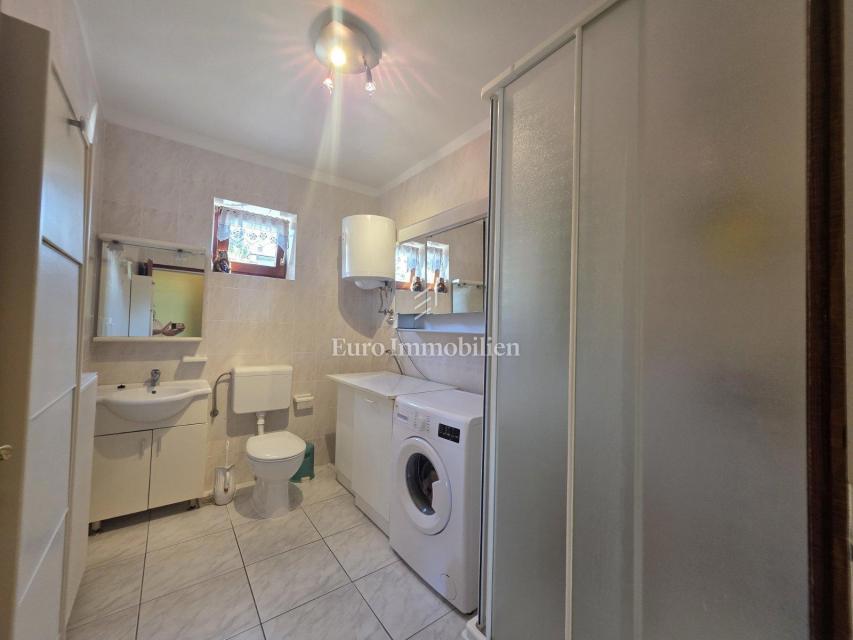Novi Vinodolski, Bribirska obala, apartma 150m od morja