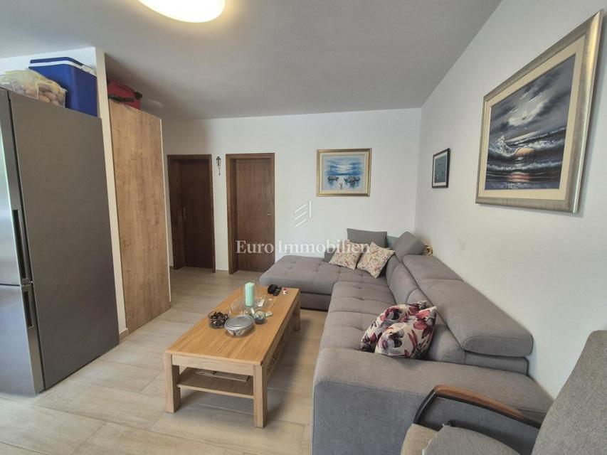 Rogoznica - apartma 2. vrsta od morja