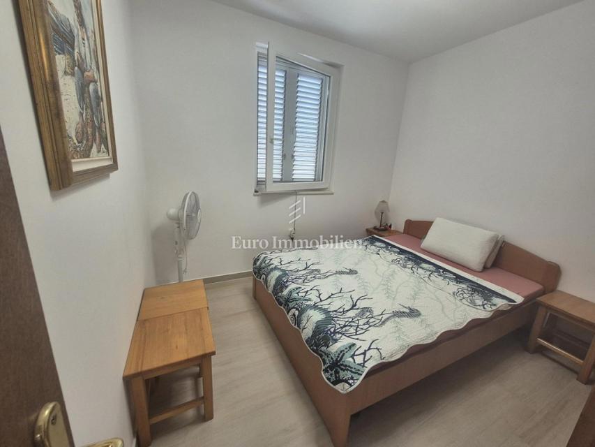 Rogoznica - apartma 2. vrsta od morja