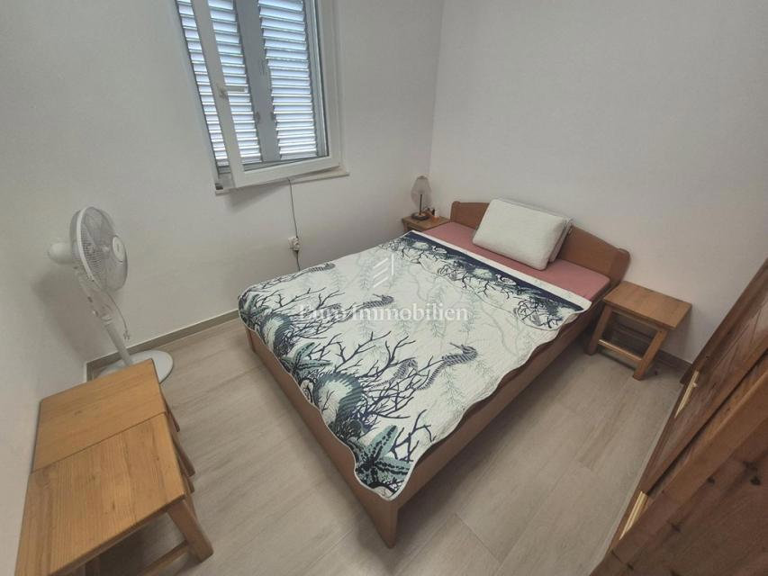 Rogoznica - apartma 2. vrsta od morja