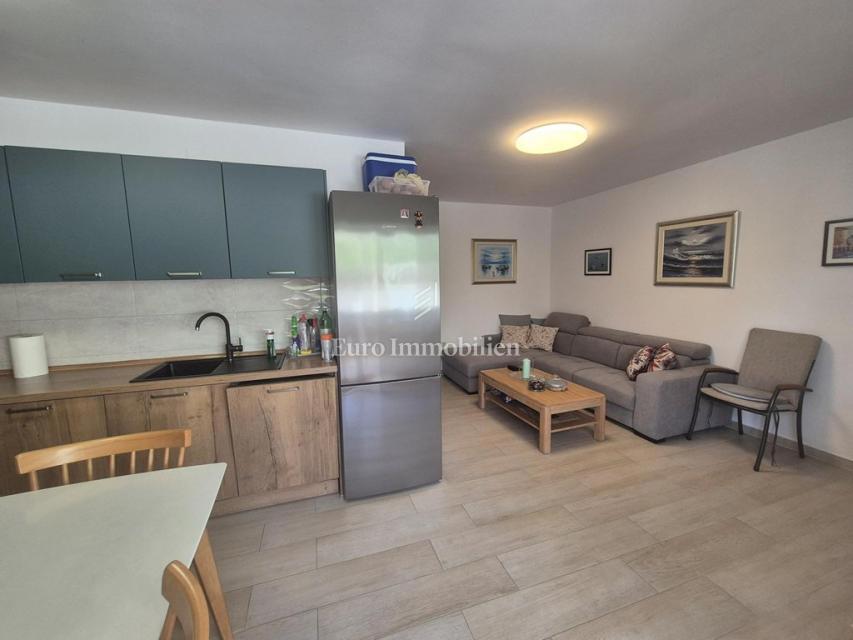 Rogoznica - apartma 2. vrsta od morja