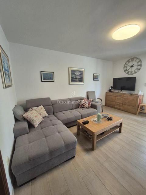 Rogoznica - apartma 2. vrsta od morja