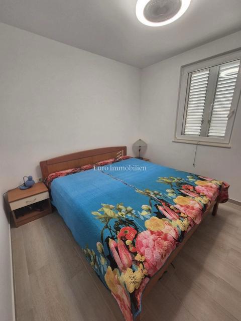 Rogoznica - apartma 2. vrsta od morja