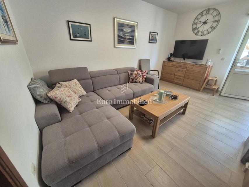 Rogoznica - apartma 2. vrsta od morja