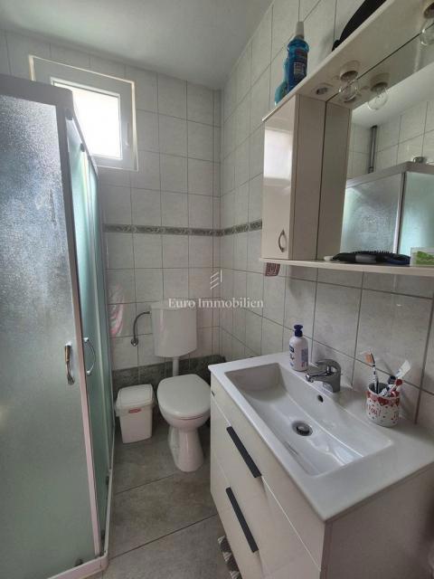 Rogoznica - apartma 2. vrsta od morja