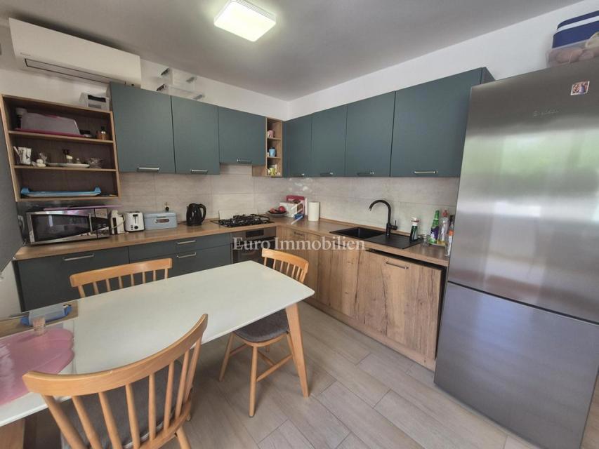 Rogoznica - apartma 2. vrsta od morja