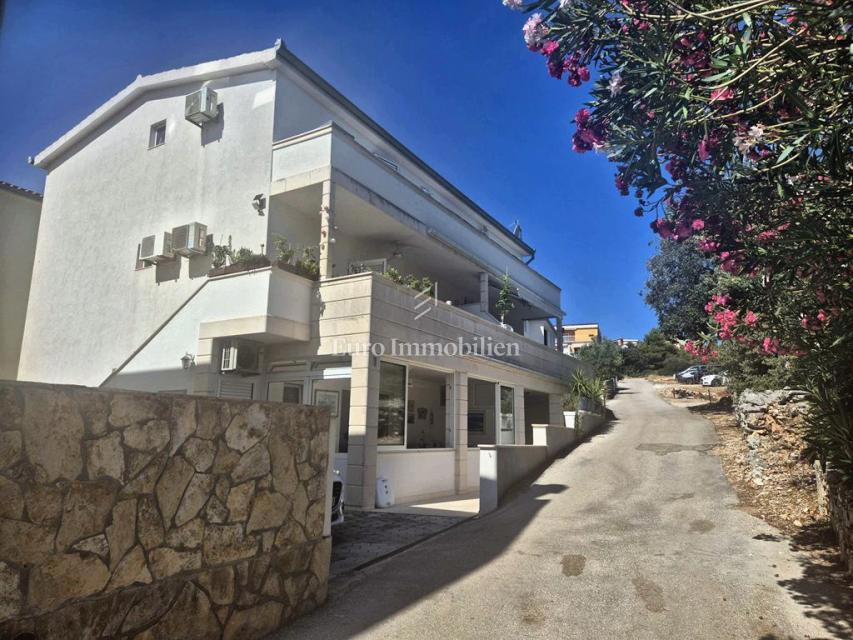 Rogoznica - apartma 2. vrsta od morja