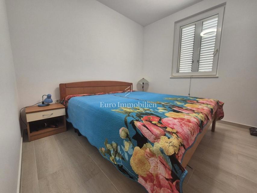 Rogoznica - apartma 2. vrsta od morja