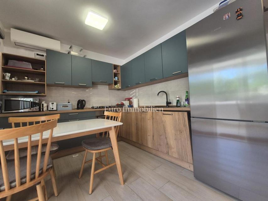 Rogoznica - apartma 2. vrsta od morja
