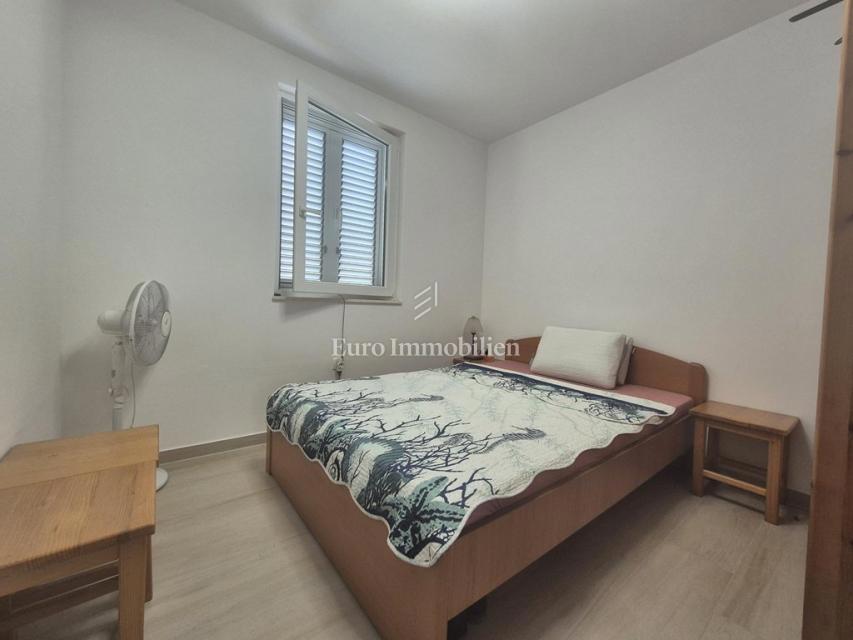 Rogoznica - apartma 2. vrsta od morja