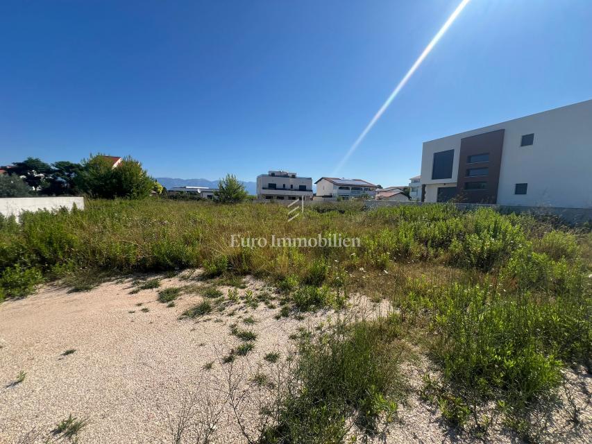 Privlaka - gradbeno zemljišče, 300 m od morja