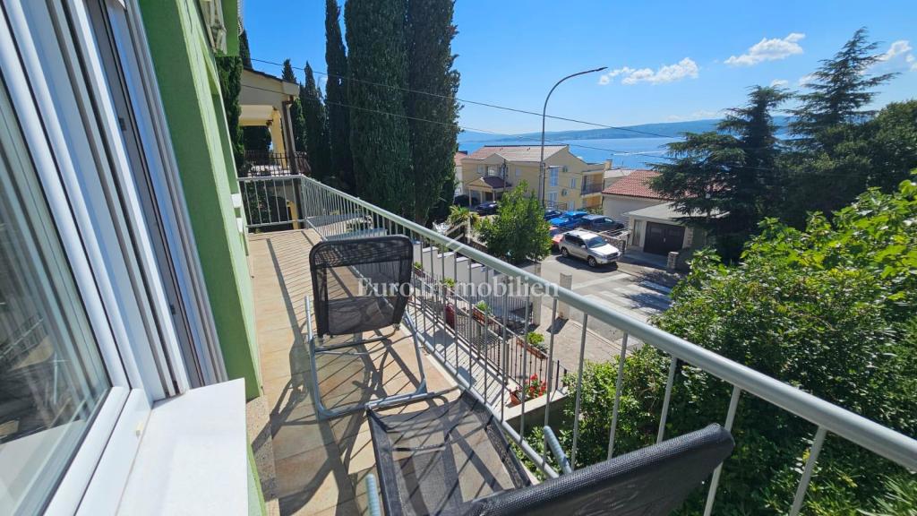 Crikvenica, stanovanje z garažo in velikim vrtom, le 60 m od morja
