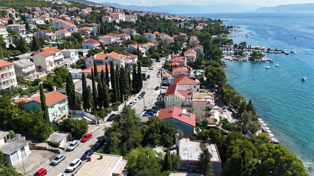Crikvenica, stanovanje z garažo in velikim vrtom, le 60 m od morja