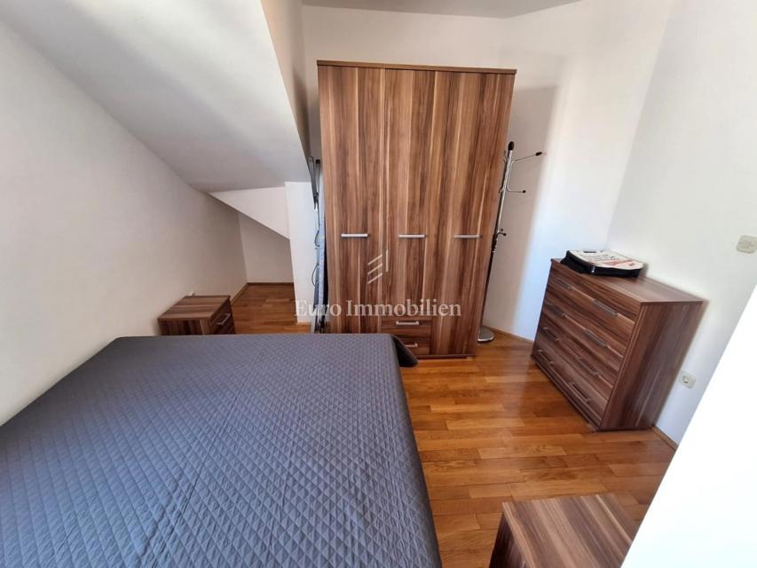 Dva apartmaja v Malinski, vrt, opremljeno!